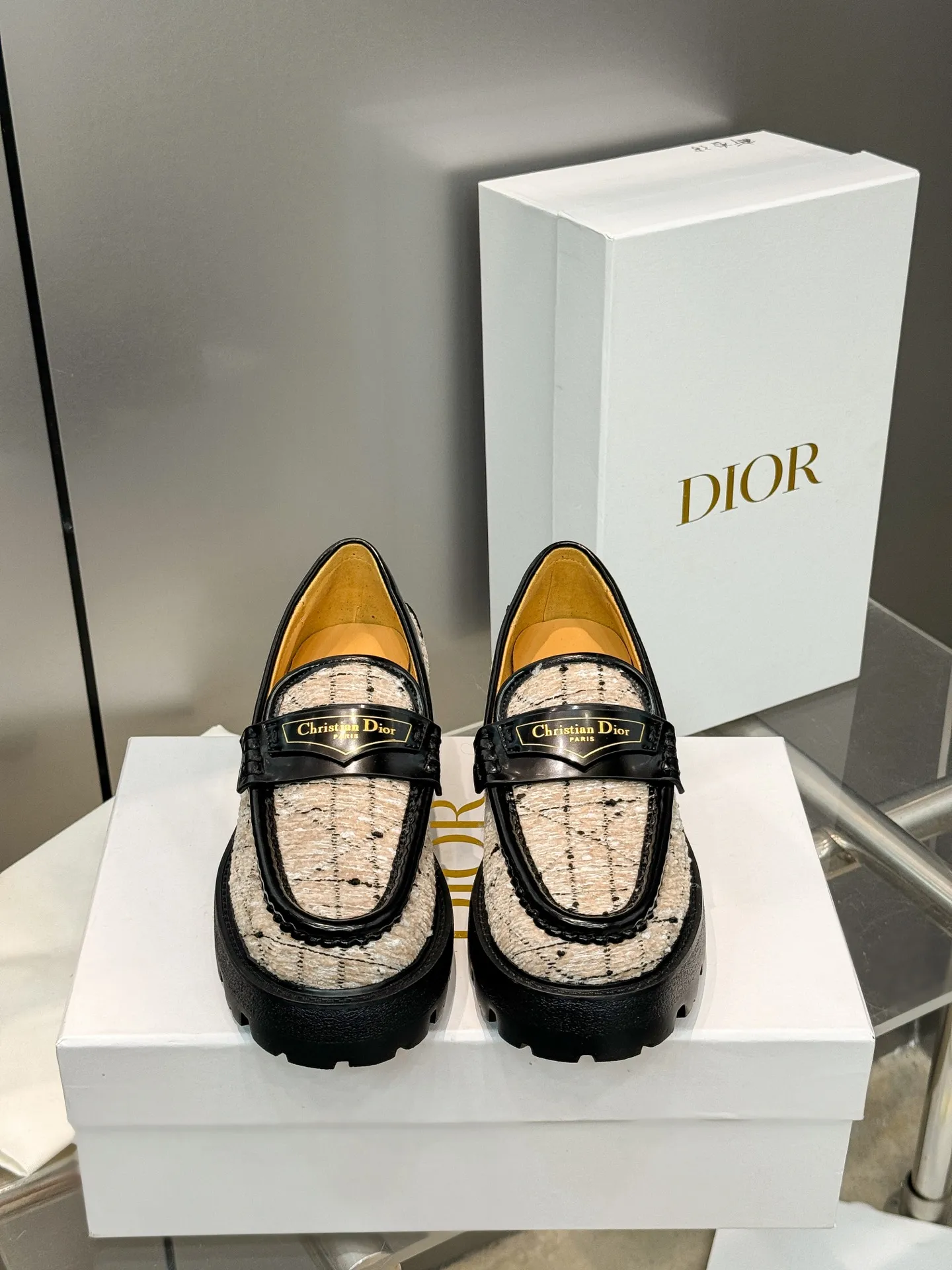 👟👟Ex-factory price 600👟👟 Dior 2024 new autumn and winter D-Boy letter logo color-blocked thick-soled women's shoes. Star's same style slip-on belt buckle round-toe retro low-heeled loafers. Material: imported open-edge beaded cowhide stitching eco-friendly rattan plaid tweed + water-dyed sheepskin lining + original molded IP outsole. Bottom thickness: 3.5CM Size: 35-42 (41.42 customized, non-refundable and non-exchangeable)